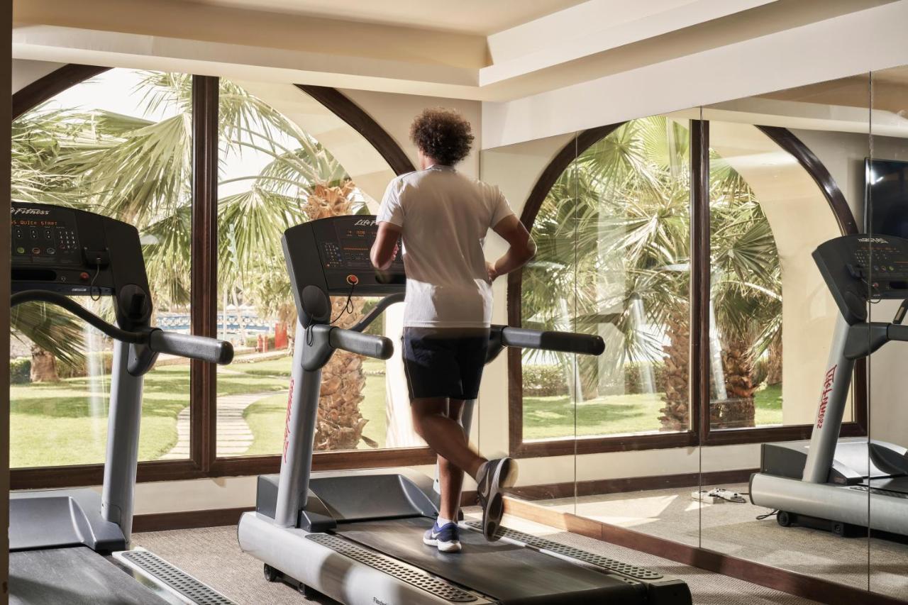 Fanar Hotel & Residences Salalah Exterior foto A treadmill in use