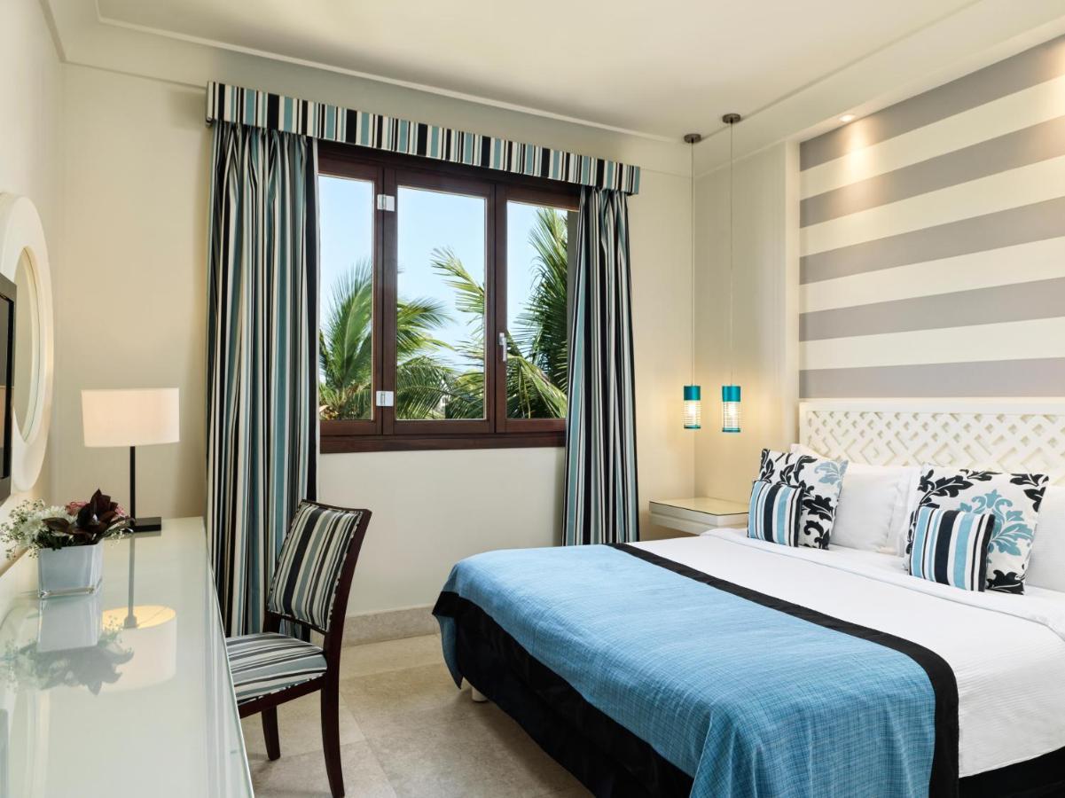 Fanar Hotel & Residences Salalah Exterior foto A bedroom at the resort