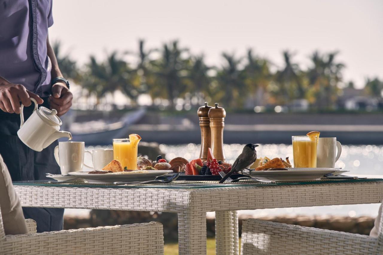 Fanar Hotel & Residences Salalah Exterior foto A breakfast table