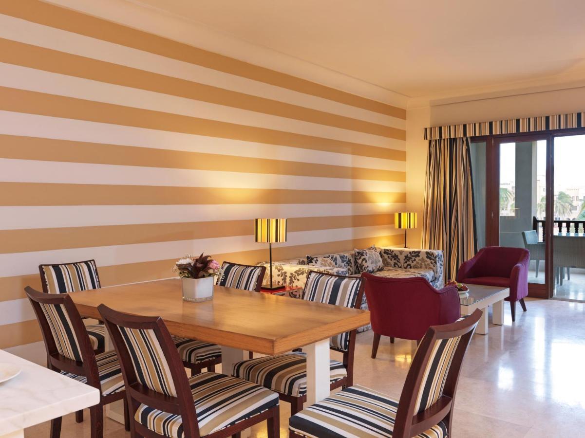 Fanar Hotel & Residences Salalah Exterior foto A suite at the hotel