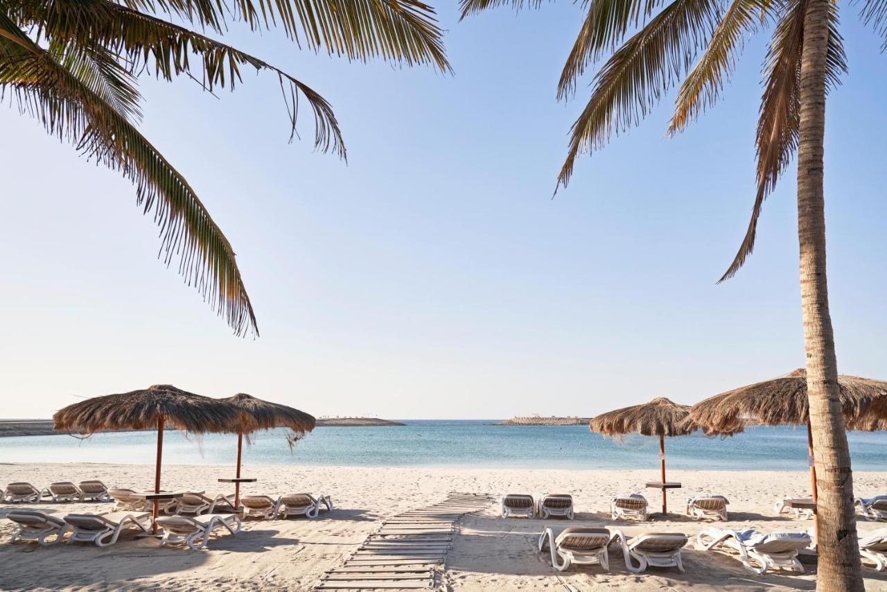 Fanar Hotel & Residences Salalah Exterior foto Beach at the resort