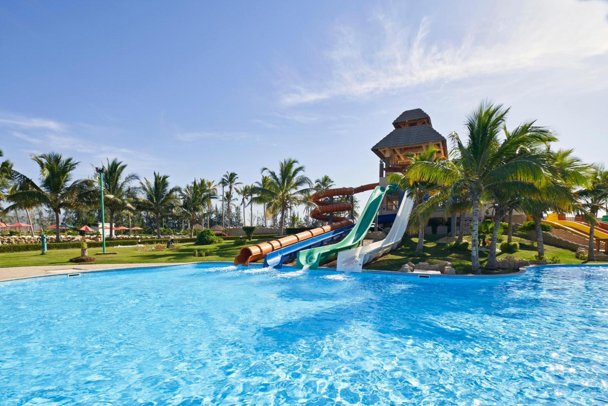 Fanar Hotel & Residences Salalah Exterior foto Water park